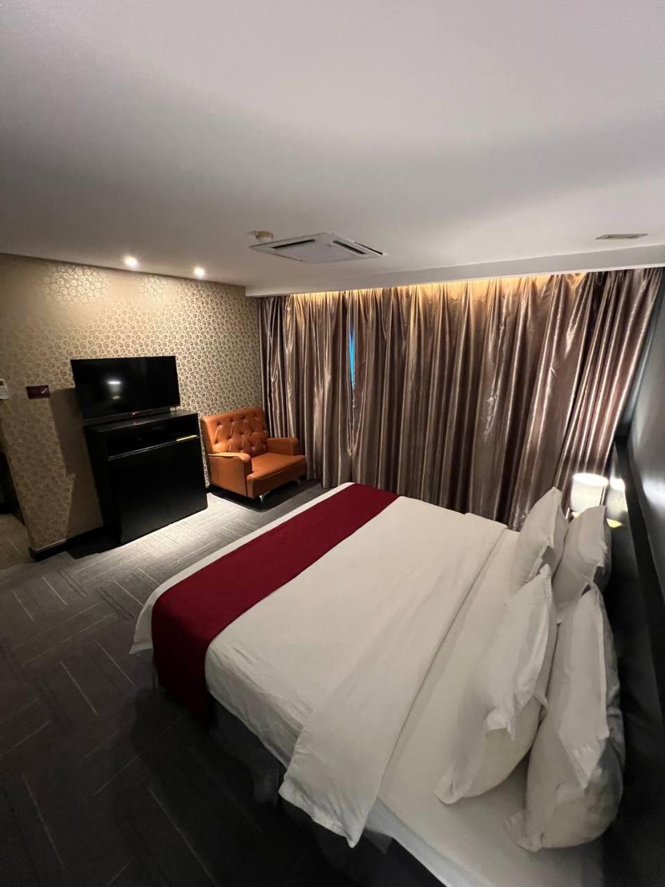 Hotel De Leon Lahad Datu Room photo